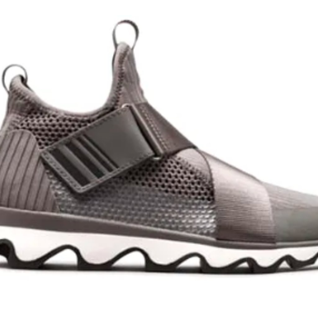 Brand New  Sorel Kinetic Sneakers  Size 8 39